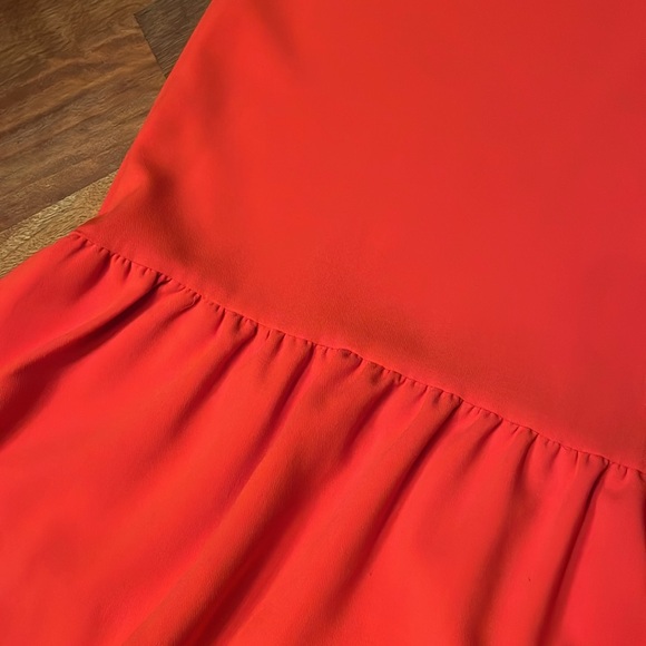 New Victoria Beckham coral/black scalloped dress with ruffle bottom - Picture 15 of 15